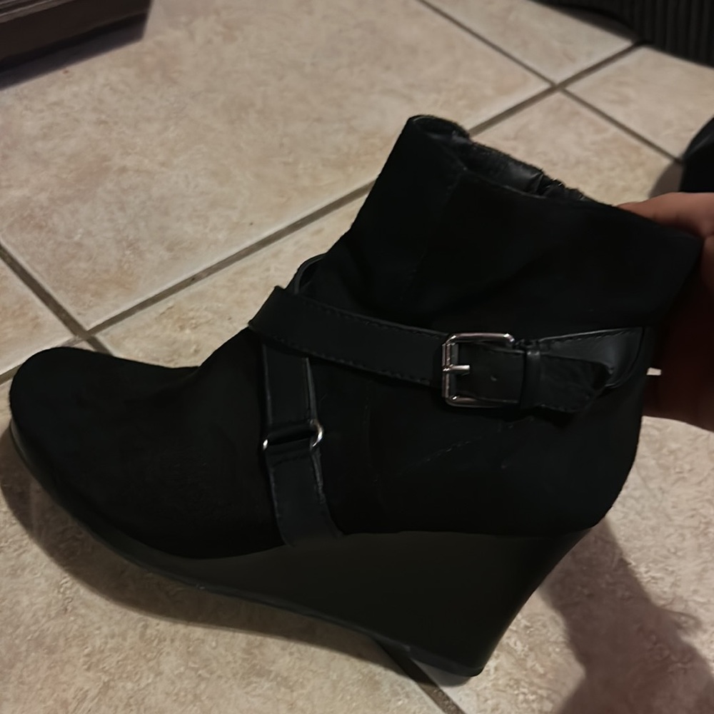 Boots - Picture 4 of 4